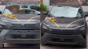 டாடா ஷோரூம்களில் கம்பீரமா நிற்கும் எலக்ட்ரிக் கார்கள்! இனி சாலைகளிலும் பார்க்கலாம்...