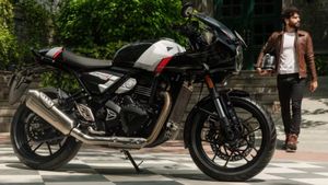 பல்சர் 220எஃப் பைக் வாடை அடிக்குது... டிரையம்ப் பைக்கை கம்மியான விலையில் வாங்க நேரம் வந்தாச்சு!