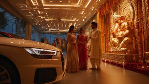 மக்கள் செண்டிமெண்ட்டை நல்லா யூஸ் பண்ணிக்குறாங்க! விநாயகர் சதுர்த்திக்கு இப்போதே கார் ஷோரூம்கள் தயார்!