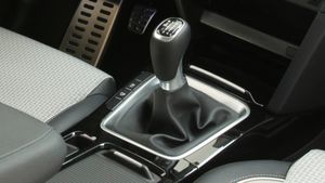 ஆட்டோமேட்டிக் கார் வாங்குறது முக்கியமில்ல, காரில் இது இருக்குதானு பார்க்கனும்! பலருக்கு இது தெரியுறது இல்ல!