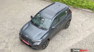 காரை பார்த்தீங்களே, விலையை பார்த்தீர்களா? எல்லாமே ரூ.10 லட்சத்திற்குள்... சன்ரூஃப் தான் மெயின் ஹைலைட்டே!