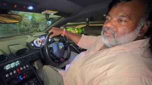 லாரி ஸ்டேரிங் சக்கரத்தை பிடித்த கைகள், இன்று லம்போர்கினி மீது! சோசியல் மீடியா தான் எல்லாத்தையும் கொடுக்குது!