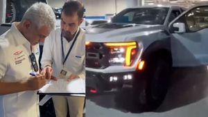 நடிகர் அஜித்குமாரை மயக்கிய வாகனம்... அடுத்த கணமே வாங்கி போட்டாச்சு! இந்தியாவுக்கு கொண்டு வருவாரா?