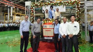 50 வருஷமா செயல்படுதா? இப்படியொரு டிராக்டர் கம்பெனியையே நிறைய பேர் கேள்விப்பட்டது இல்லையே! தோனி விளம்பர தூதர்