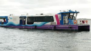 போட்றா வெடிய! சென்னைக்கு வருகிறது வாட்டர் மெட்ரோ! ரோட்ல இனி டிராஃபிக்கே இருக்காது!