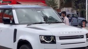 2 கோடி ரூபாய் காரை வாங்கி வாடகைக்கு விட்ட சலூன் கடைக்காரர்! ஒரு மணி நேரத்திற்கு கட்டணம் எவ்ளோனு தெரியுமா?