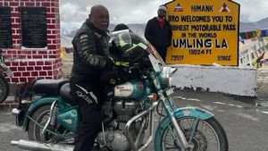 வயது வெறும் நம்பர் தான்... 77 வயதில் இன்னமும் ராயல் என்ஃபீல்டில் கலக்கி கொண்டிருக்கும் இவர் யார் தெரியுமா?