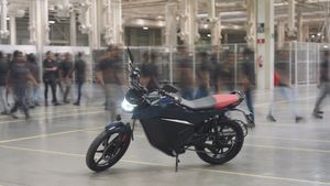 தமிழ்நாட்டில் தொழிற்சாலையை இப்போதுதான் திறந்த மாதிரி இருக்கு... அதற்குள் 10 லட்சம் வாகனங்கள் உற்பத்தியா!!