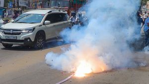 காரை பார்க் பண்ணும் போது கவர் பண்ணாதீங்க!  இது பண்ணா தான் உங்க கார் தப்பிக்கும்! 