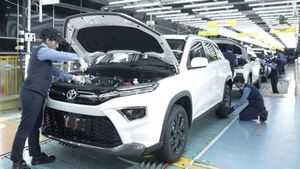 இனி ரோட்ல நடக்க கூட இடம் இருக்காது! ஜிஎஸ்டி குறைஞ்சதால இவ்ளோ கார் வித்துருச்சா! ஷோரூம்களில் மக்கள் வெள்ளம்!