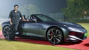 அவரை போலவே ஸ்டைலான காரை வாங்கிய கிரிக்கெட் வீராங்கனை! 100kmph வேகத்திற்கு 3.2 வினாடிகள் மட்டுமே!