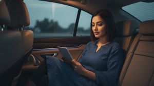 சின்ன விளக்கு தான்... இரவு பயணத்தில் ரொம்ப தேவையா இருக்கும்! 10 லட்ச ரூபாய்க்குள் கிடைக்கும் கார்கள்