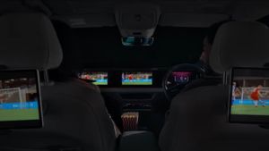 காரே மினி தியேட்டர் தான்... 30 லட்ச ரூபாய் காரில் சொகுசு கார்களுக்கே சவால்விடும் மஹிந்திரா!