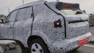 சென்னையில் வித்தியாசமான தோற்றத்தில் சுற்றி திரிந்த கார்! 7 பேர் போகக்கூடிய காரும் வர போகுது!