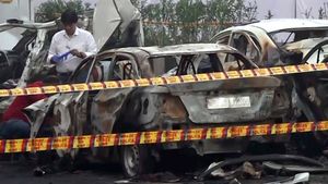 செகண்ட்-ஹேண்டில் கார் வாங்க/ விற்கும்போது உஷார்... டெல்லி கார் வெடிக்குண்டு சம்பவம் ஞாபகம் இருக்குல!!