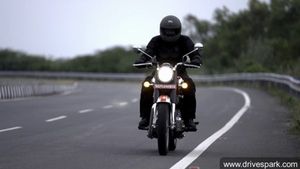 தெருக்கு 4 பேர் இந்த வண்டியை வச்சிருப்பாங்க! 1 லட்சம் வண்டிகளை விற்ற ராயல் என்ஃபீல்டு!