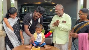 என்ன என்னைய தேடுறாய்ங்க... கொடுவாய் அன்பு தார் வாங்கியதற்கும் இதற்கும் சம்பந்தமில்ல...!!