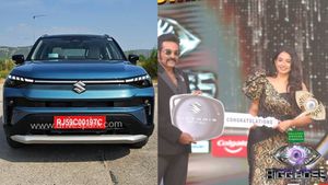 திவ்யா கணேசனுக்கு கொடுத்த மாருதி கார் பார்க்க தான் பெருசு, ஆனா 5 பேர் தான் போக முடியும்! 5-ஸ்டார் ரேட்டிங்...