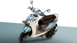 4.5 மணிநேரம் சார்ஜ் போட்டா 100கிமீ-க்கு ஓட்டலாம்! ஸ்கூட்டர் விலை 1 லட்ச ரூபா கூட இல்லை என்பதுதான் ஆச்சிரியம்!!