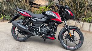 பஜாஜ் ஷோரூம்களில் கம்பீரமாக புது பல்சர் பைக்! வாங்கும் பிளானில் இல்லாதவர்கள் கூட வாங்கிட்டு போக போறாங்க!!