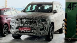 ஸ்கார்பியோ காரையே எப்படி மாற்றி வெச்சி இருக்காங்க! மஹிந்திராவின் 20 ஆண்டு கால கார் மொத்தமா வேறயா மாறி நிற்குது