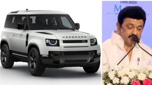 முதல்வர் ஸ்டாலின் லேண்ட்ரோவர் கார் 100 கிமீ வேகத்தில் சென்றபோது டயர் வெடித்ததால் பரபரப்பு!