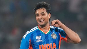 IND vs PAK: 2 கிலோ குறைந்து வீக் ஆகி விட்டார்.. பாகிஸ்தான் போட்டியில் ஆட முடியாத நிலையில் அபிஷேக்!