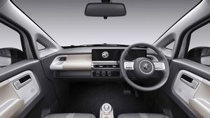 வெறும் 4.99 லட்சத்துக்கு எலெக்ட்ரிக் கார்! ஒரு டைம் சார்ஜ் பண்ணீட்டா ஒரு வாரத்துக்கு மேல ஓட்டலாம்!