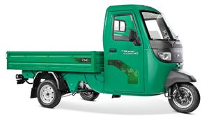 பைக் வாங்குற விலையில் எத்தனை பேரது தொழிலை மாற்ற போகுதோ!! மணிக்கு 60கிமீ வேகத்தில் 'பறக்கும்'!