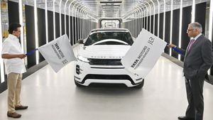 மத்திய அரசின் வரியில் இருந்து தப்பிக்க தான் இந்த ஐடியாவா... JLR கார்கள் உற்பத்தி பல மாநிலங்களுக்கு கனவு!