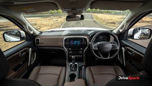 7 பேர் போகக்கூடிய மஹிந்திரா காருக்கு இன்னமும் செம்ம மவுசு! 20 வருடத்துக்கு மேல் ஆனாலும் கஸ்டமர்ஸை ஈர்க்குது!