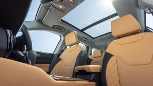 7 பேர் போகக்கூடிய கார் என்றதுனாலேயே இவ்வளவு விலையா? மெக்கானிக்கல் பாகங்களில் எந்த மாற்றமும் இல்ல!!