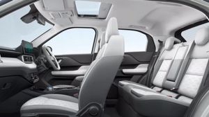 சிங்கிள் சார்ஜில் சென்னை-திருநெல்வேலி போயிரலாம்! அடிமாட்டு விலையில் எலெக்ட்ரிக் கார்! நாளைக்கு சம்பவம் உறுதி!