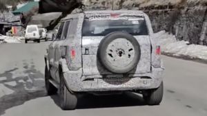 ஸ்பேர் சக்கரத்துடன் மீண்டும் மஹிந்திரா கார்! யாருக்கும் தெரியாமல் நடத்தப்பட்ட சோதனை ஓட்டம்!