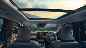 10.49 லட்சத்தில் இருந்து விலை துவங்குது... ரெனால்ட்டின் புதிய 5-சீட்டர் கார் எந்த வேரியண்ட்டில் வாங்குவது?