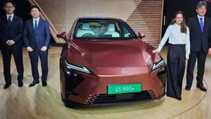 மாருதி எர்டிகாவை விட நீளம் அதிகம், ஆனா 5 பேருக்கு மேல் போக முடியாது! ஒருவழியா இந்தியாவுக்கு கொண்டுவந்துட்டாங்க