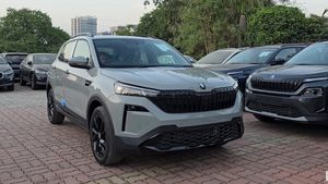 ஷோரூமில் நிறுத்தி வைக்க இடமில்லாமல் வரிசைக்கட்டி நிற்கும் புதிய ஸ்கோடா கார்! புக்கிங் போட்டவர்கள் ஹாப்பி!