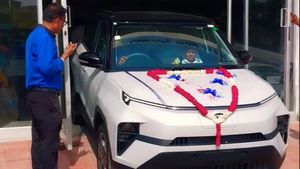 சிங்கிள் சார்ஜில் 470 கிமீ ஓடும்! வெறும் ஆறரை லட்சத்துக்கு எலெக்ட்ரிக் கார்! நாடு முழுக்க டெலிவரி தொடங்கியது!