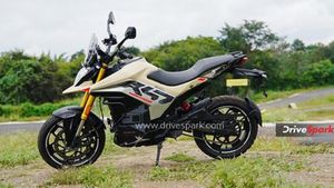 பெட்ரோல் பைக் வாங்குற விலையில் எலெக்ட்ரிக் பைக்! மாதம் ரூ.2,499 கட்டுனா போதுமா?