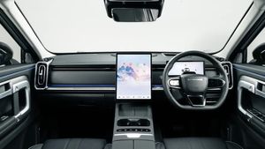 வெளிநாடுகளில் விற்பனையில் முன்னணியில் இருக்கும் ஹைபிரிட் கார்.. இந்தியாவிலும் வெளியாகப் போகுது!