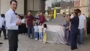 ஒட்டுமொத்த இந்தியாவும் பல வருடங்களாக காத்து கொண்டிருந்த காரின் டெலிவரி தொடங்கியது! டாடா, மாருதிக்கு செக்!