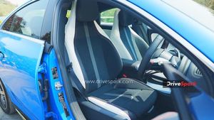 யாருக்கும் சொல்லாம சைலண்ட்டா இந்தியாவை விட்டு சென்றுள்ள பென்ஸ் கார்கள்! விற்பனையில் இருந்து கழட்டி விட்டாச்சு!