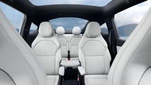 6 பேர் நல்லா காலை நீட்டி அமர்ந்து செல்லக்கூடிய டெஸ்லா கார்! இதை முதலில் அறிமுகம் செய்து இருக்கலாமே!