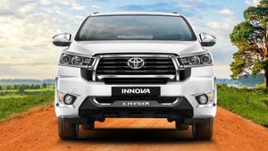 இன்னோவா கிரிஸ்டா விற்பனையை நிறுத்துகிறது டொயோட்டா.. அதுக்கு பதிலா இந்தக் காரைக் கொண்டு வரப் போறாங்க