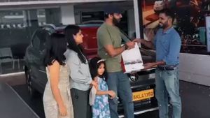 எலெக்ஸன் ரிசல்ட்டை விட மக்கள் மத்தியில் எதிர்பார்ப்புகளை ஏற்படுத்திய கார்! டெலிவரி தொடங்கியதால் உற்சாகம்!
