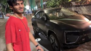 மியூசிக் டைரக்டர் வீட்டிற்கு இரவோடு இரவாக அனுப்பி வைக்கப்பட்ட கார்... விலை எவ்வளவு இருக்கும்னு நெனைக்குறீங்க?