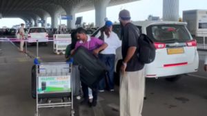 வாடகை காரில் வந்து இறங்கிய பிரபல கிரிக்கெட் வீரர்! இந்தியாவிற்காக பல கோப்பைகளை வென்று கொடுத்தவராச்சே!