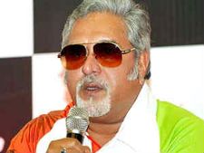 విజయ మాల్యా బెంజ్ కారుకు గీతలు పెట్టిన దుండగుడు