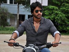 రామ్‌గోపాల్ వర్మ 'బెజవాడ'లో బుల్లెట్‌పై నాగచైతన్య సవారీ