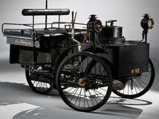 అంచనాలకు మించి ధర పలికిన 1884 వింటేజ్ కార్..